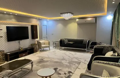 شقة - 3 غرف نوم - 3 حمامات للايجار في شارع المساحه - الدقي - الجيزة