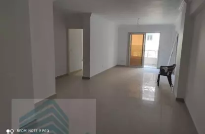 Apartment - 3 Bedrooms - 2 Bathrooms for rent in La Vison St. - Bolkly - Hay Sharq - Alexandria