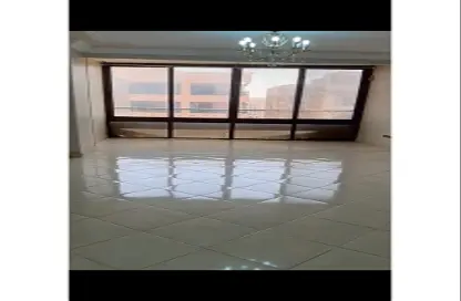 Apartment - 3 Bedrooms - 1 Bathroom for sale in Al Farouk Omar St. - 9th Zone - Nasr City - Cairo