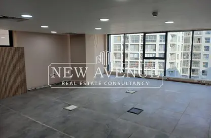 مساحات مكتبية - استوديو - 1 حمام للايجار في وان قطامية - كمبوندات القطامية - القطامية - مدينة القاهرة الجديدة - القاهرة