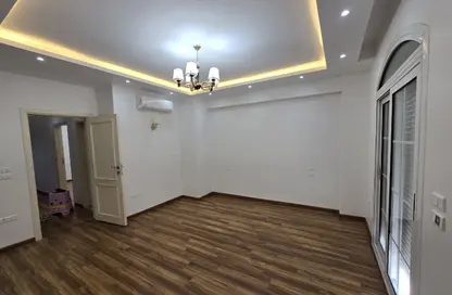 شقة - 3 غرف نوم - 2 حمامات للايجار في ساحة الفيلا - فيفث سكوير - التجمع الخامس - مدينة القاهرة الجديدة - القاهرة