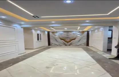 شقة - 3 غرف نوم - 1 حمام للبيع في شارع ايران - الدقي - الجيزة