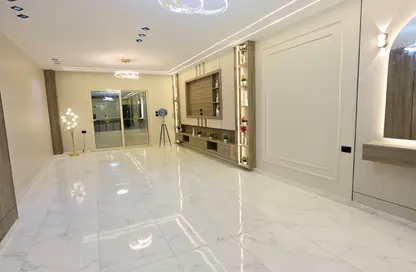 شقة - 3 غرف نوم - 3 حمامات للبيع في البوابة الثالثة القديمة - خفرع - حدائق الاهرام - الجيزة