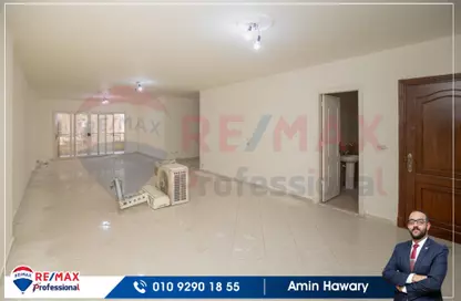 Apartment - 3 Bedrooms - 2 Bathrooms for sale in Mohamed Fawzy Moaz St. - Smouha - Hay Sharq - Alexandria