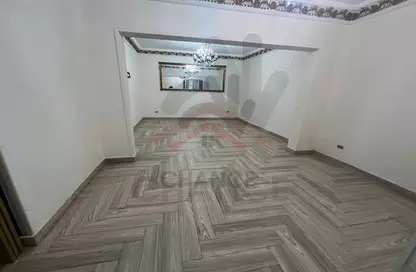 Apartment - 3 Bedrooms - 2 Bathrooms for sale in Port Said St. - Sporting - Hay Sharq - Alexandria