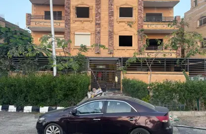 شقة - 3 غرف نوم - 2 حمامات للبيع في المجاورة الثانية - الحي الثامن - مدينة الشروق - القاهرة