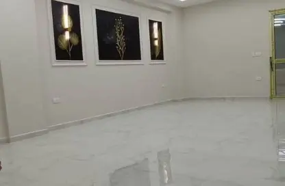 Apartment - 2 Bedrooms - 1 Bathroom for sale in Mostashareen - North Investors Area - New Cairo City - Cairo