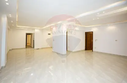 شقة - 3 غرف نوم - 2 حمامات للبيع في الحضرة - حي وسط - الاسكندرية