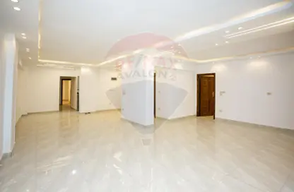 Apartment - 3 Bedrooms - 2 Bathrooms for sale in Hadara - Hay Wasat - Alexandria