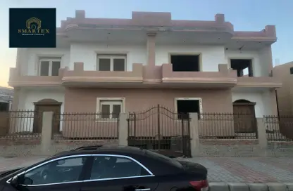 Villa - 5 Bathrooms for sale in 3rd District East - Shorouk City - Cairo