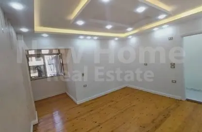 Apartment - 4 Bedrooms - 2 Bathrooms for rent in Abdel Salam Aref St. - Laurent - Hay Sharq - Alexandria