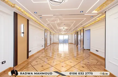 شقة - 3 غرف نوم - 3 حمامات للبيع في شارع مصطفي ماهر - جليم - حي شرق - الاسكندرية