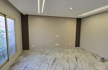 Apartment - 3 Bedrooms - 2 Bathrooms for sale in Al Khamayel city - Sheikh Zayed Compounds - Sheikh Zayed City - Giza