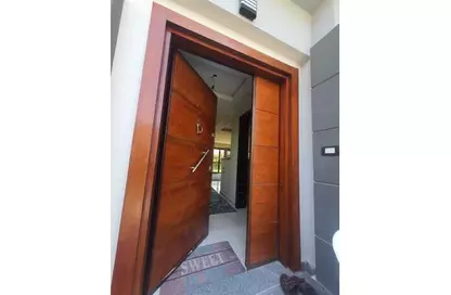 منزل مزدوج - 4 غرف نوم - 3 حمامات للبيع في شارع النزهة - الحي الخامس عشر - الشيخ زايد - الجيزة