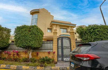 فيلا - 5 غرف نوم - 4 حمامات للبيع في جولدن هايتس - المستثمرين الشمالية - مدينة القاهرة الجديدة - القاهرة