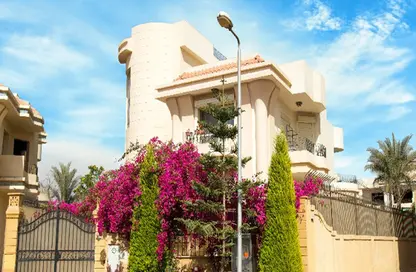 فيلا - 5 غرف نوم - 2 حمامات للبيع في كمبوندات التجمع الخامس - التجمع الخامس - مدينة القاهرة الجديدة - القاهرة