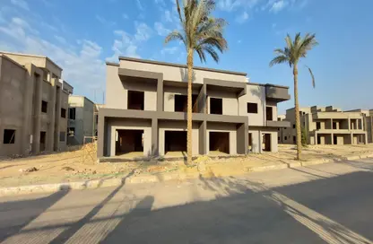 فيلا - 4 غرف نوم - 4 حمامات للبيع في جولف سيتي - مدينة العبور - القليوبية