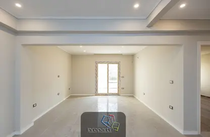 شقة - 3 غرف نوم - 2 حمامات للايجار في شارع سانت جين - كفر عبده - رشدي - حي شرق - الاسكندرية