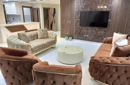شقة - 3 غرف نوم - 3 حمامات للايجار في شارع لبنان - المهندسين - الجيزة