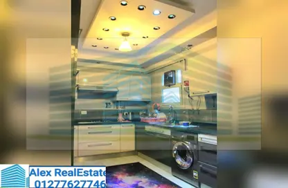 شقة - 3 غرف نوم - 3 حمامات للايجار في شارع شامبليون - الأزاريطة - حي وسط - الاسكندرية