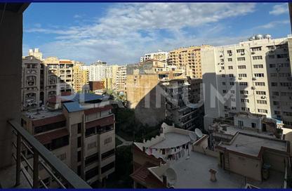 شقة - 3 غرف نوم - 2 حمامات للبيع في شارع بن حوقل - سان ستيفانو - حي شرق - الاسكندرية