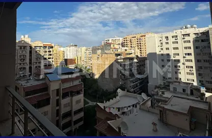 شقة - 3 غرف نوم - 2 حمامات للبيع في شارع بن حوقل - سان ستيفانو - حي شرق - الاسكندرية