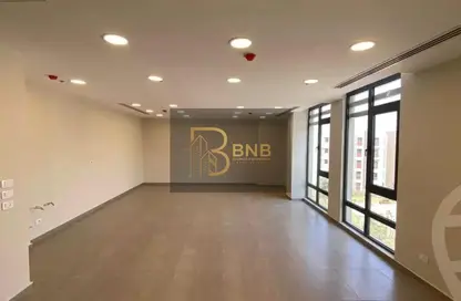 مساحات مكتبية - استوديو - 2 حمامات للايجار في ديستريكت 5 - كمبوندات التجمع الخامس - التجمع الخامس - مدينة القاهرة الجديدة - القاهرة