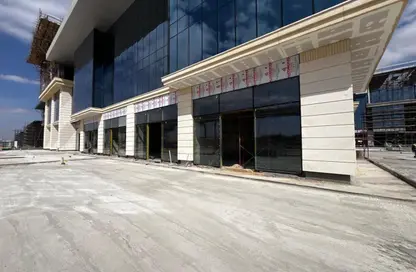 Shop - Studio - 2 Bathrooms for sale in Golden Gate - South Teseen St. - The 5th Settlement - New Cairo City - Cairo