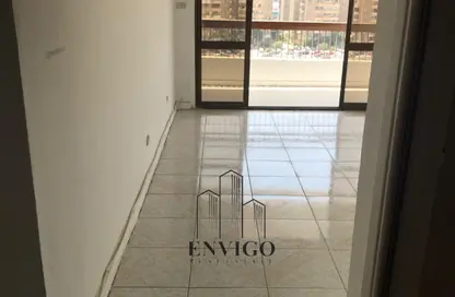 شقة - 3 غرف نوم - 2 حمامات للبيع في شارع عمارات المدفعيه - مساكن المهندسين - مدينة نصر - القاهرة