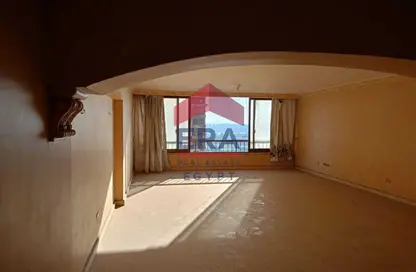 Apartment - 2 Bedrooms - 1 Bathroom for sale in Cornish El Nile St. - Maadi - Hay El Maadi - Cairo