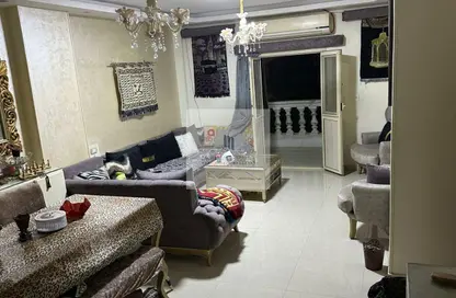 شقة - 2 غرف نوم - 1 حمام للبيع في شارع 10 - الحي الحادي عشر - الشيخ زايد - الجيزة