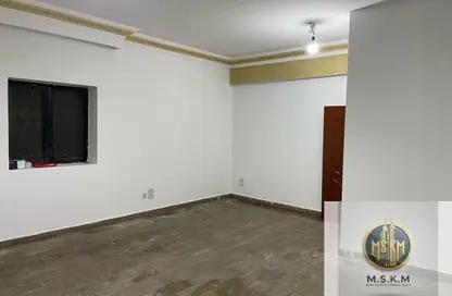 شقة - 4 غرف نوم - 2 حمامات للايجار في شارع مصعب بن عمير - المنطقة ه - حى جنوب الاكايمية - مدينة القاهرة الجديدة - القاهرة