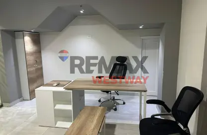 Office Space - Studio - 1 Bathroom for rent in The Gate Plaza Mall - 10th District - Sheikh Zayed City - Giza
