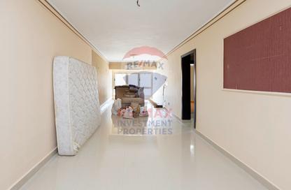 Apartment - 2 Bedrooms - 1 Bathroom for sale in Mohamed Bahaa Al Din Al Ghouri St. - Smouha - Hay Sharq - Alexandria
