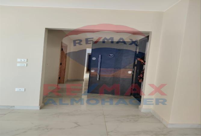 8027563 - Property Image 2
