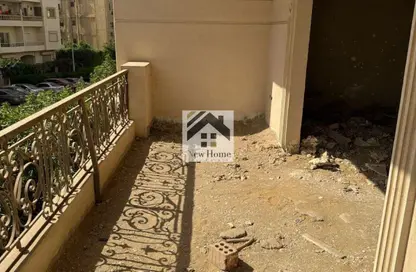 Apartment - 3 Bedrooms - 3 Bathrooms for sale in Al Narges - New Cairo City - Cairo