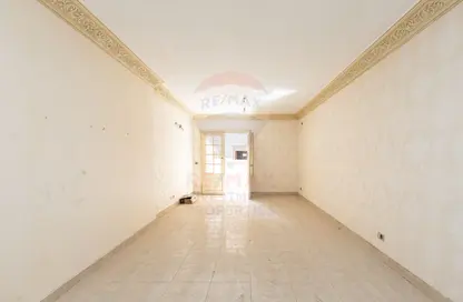Apartment - 3 Bedrooms - 2 Bathrooms for sale in Mohamed Fawzy Moaz St. - Smouha - Hay Sharq - Alexandria