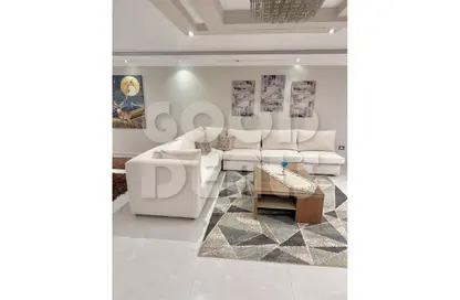 شقة - 3 غرف نوم - 2 حمامات للايجار في شارع الذهبي - روكسي - مصر الجديدة - القاهرة