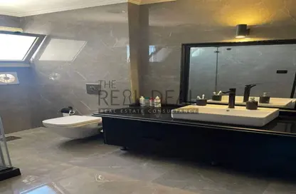 Apartment - 2 Bedrooms - 2 Bathrooms for sale in Ivoire - Sheikh Zayed City - Giza
