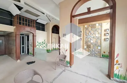 محل تجاري - استوديو - 3 حمامات للايجار في طريق بيفرلي هيلز - الحي السابع عشر - الشيخ زايد - الجيزة