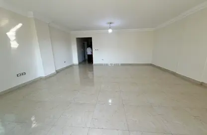 شقة - 3 غرف نوم - 2 حمامات للبيع في سموحة - حي شرق - الاسكندرية