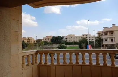 شقة - 3 غرف نوم - 2 حمامات للبيع في مجاورة 2 - الحي الثاني غرب - مدينة الشروق - القاهرة