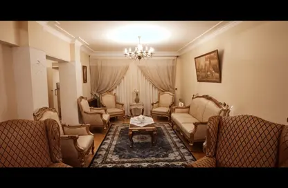 Apartment - 5 Bedrooms - 2 Bathrooms for sale in Al Maqrizi St. - Zamalek - Cairo