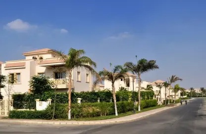 Villa - 4 Bedrooms - 4 Bathrooms for sale in Greens - 6th District - Sheikh Zayed City - Giza