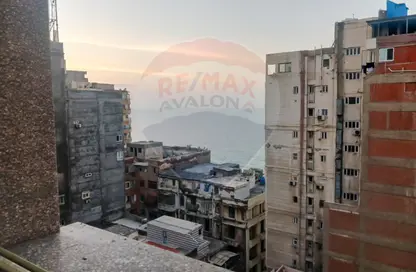 شقة - 5 غرف نوم - 1 حمام للبيع في كامب شيزار - حي وسط - الاسكندرية