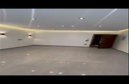 شقة - 3 غرف نوم - 2 حمامات للايجار في كمبوندات الشروق - مدينة الشروق - القاهرة