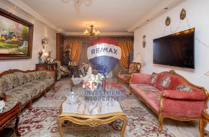 Apartment - 4 Bedrooms - 2 Bathrooms for sale in Al Farek Ismail Srhank St. - Laurent - Hay Sharq - Alexandria