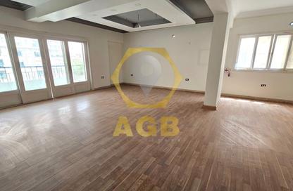 Apartment - 3 Bedrooms - 2 Bathrooms for rent in Al Horeya St. - Almazah - Heliopolis - Masr El Gedida - Cairo