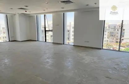 Office Space - Studio - 4 Bathrooms for rent in Hyde Park Business District Mall - South Teseen St. - The 5th Settlement - New Cairo City - Cairo