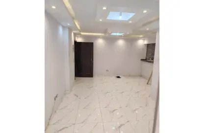 Apartment - 2 Bedrooms - 1 Bathroom for rent in Degla Palms - Al Wahat Road - 6 October City - Giza